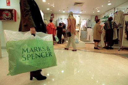 Interior de la antigua tienda de Marks &amp; Spencer, en la calle Serrano de Madrid.