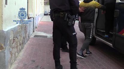 Uno de los detenidos por la Policía Nacional en Valencia, en una imagen cedida.