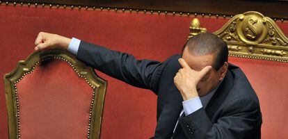 El primer ministro italiano, Silvio Berlusconi, después de su comparecencia en el Senado el pasado diciembre