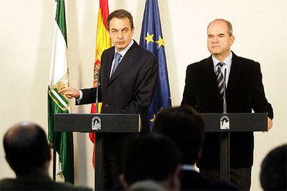 José Luis Rodríguez Zapatero y Manuel Chaves, el pasado 3 de enero en Sevilla.