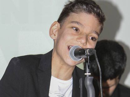 El cantante Adrián Martín durante la presentación de su disco "Lleno de vida" en abril de 2016.