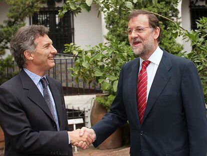 Mariano Rajoy saluda al alcalde de Buenos Aires, Mauricio Macri.