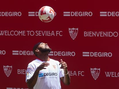 Marcâo, durante su presentación como nuevo jugador del Sevilla.