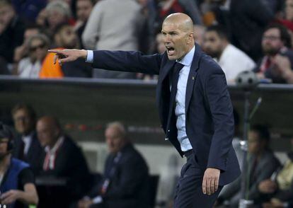 Zidane, durante el partido contra el Bayern en el Allianz Arena. 