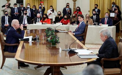 Presidents of Mexico, the United States and Canada and their delegations attend the North American Tripartite Summit on November 18 in Washington.