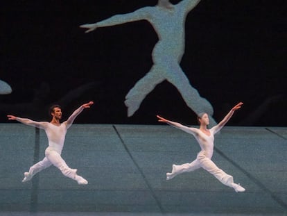 Una imagen de 'Dance' de Lucinda Childs por el Lyon Opera Ballet.