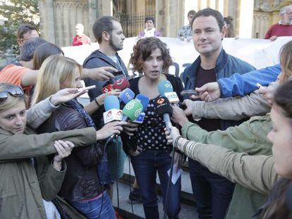 Hasier Arraiz hace declaraciones antes de la manifestaci&oacute;n por la paz convocada por EH Bildu.