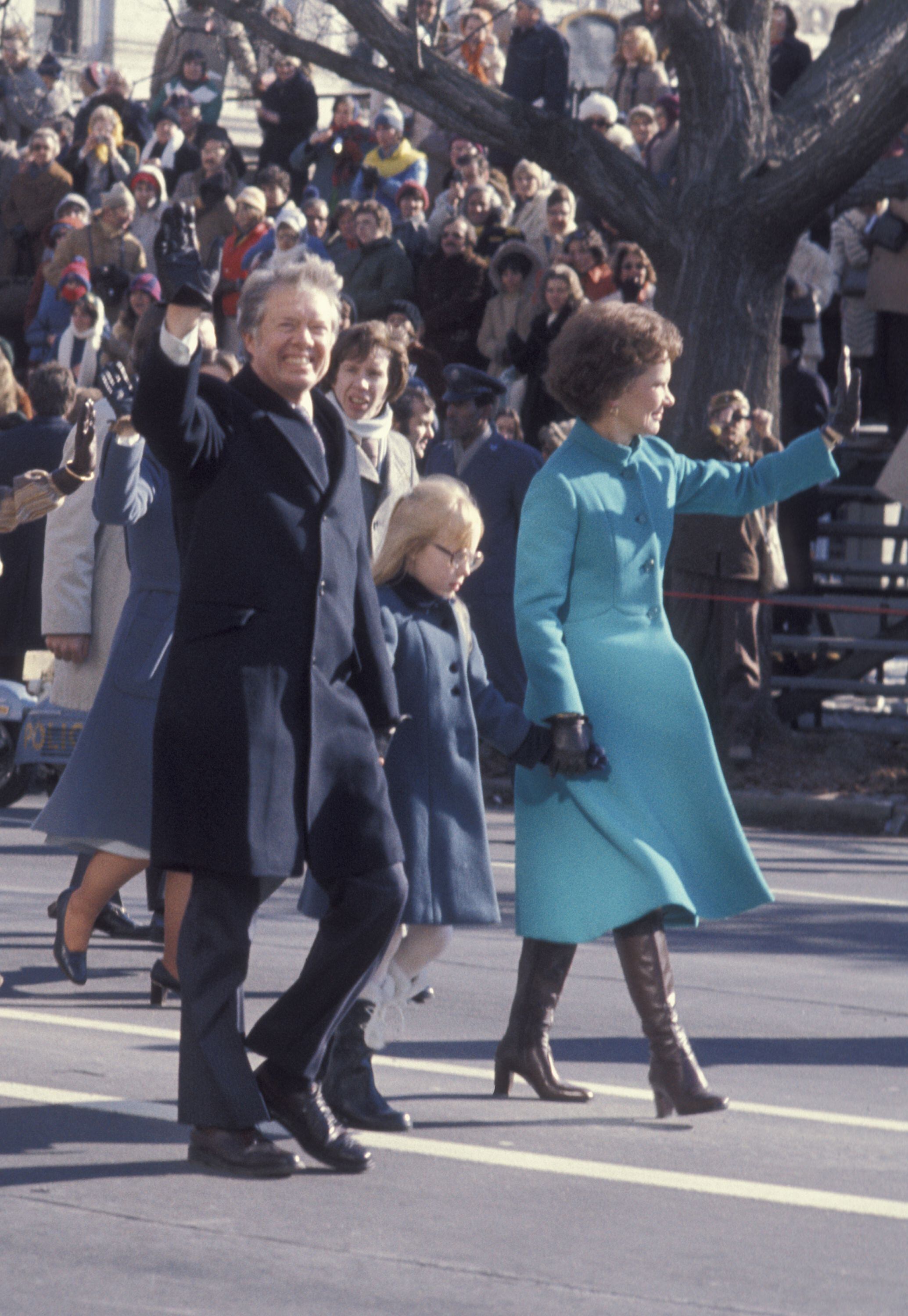 Jimmy Carter, su esposa Rosalynn Carter y su hija Amy, fotografiados por Ron Galella durante la toma de posesión del presidente celebrada en Washington el 20 de enero de 1977.
