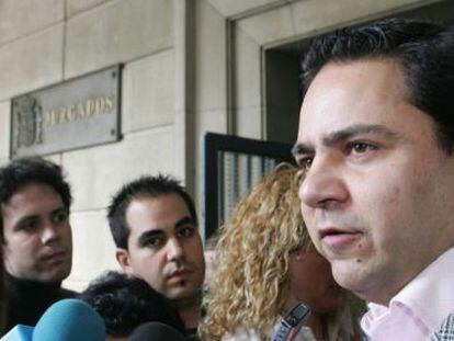 Agust&iacute;n Pav&oacute;n, tras declarar en el juicio celebrado en 2006.