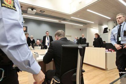 El tribunal autoriza al acusado de la matanza de Oslo a leer su declaración