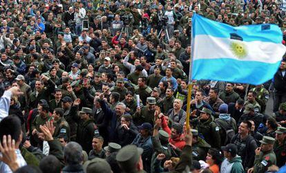 Miembros de la Gendarmer&iacute;a se manifiestan en Buenos Aires.