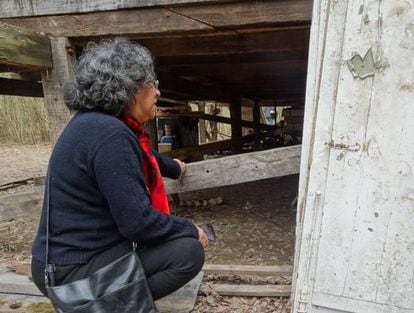 Susana Leirache observa el lugar donde estuvo secuestrada un mes.
