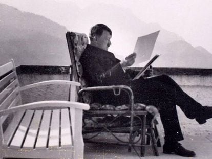 Adolf Hitler, en la terraza del Berghof. 