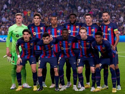 El equipo del Barcelona posa antes de un encuentro esta temporada en el Camp Nou.