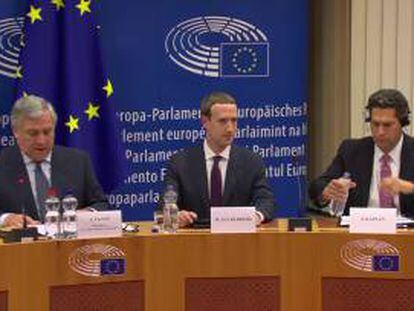 Comparecencia de Mark Zuckerberg (centro) en el Parlamento Europeo el pasado 25 de mayo.