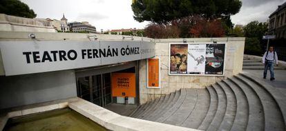 Exterior del Teatro Fern&aacute;n G&oacute;mez, en la plaza de Col&oacute;n de Madrid.