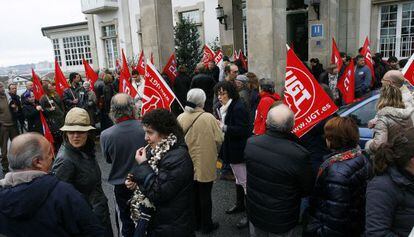 Concentración de trabajadores del Parador de Turismo de Ferrol en contra de su cierre.