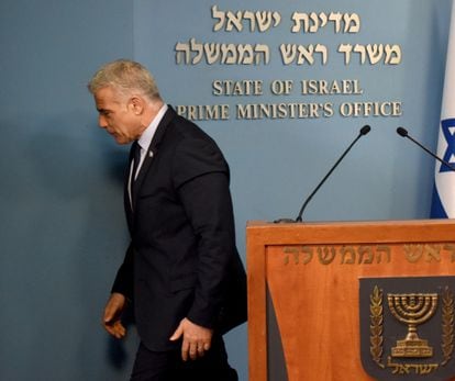 El primer ministro israelí, Yair Lapid, tras su comparecencia ante la prensa extranjera, el miércoles en Jerusalén.