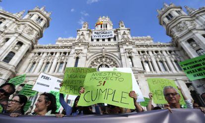 Manifestación de los cooperativistas de Cuatro Caminos frente al Palacio de Cibeles la semana pasada.
