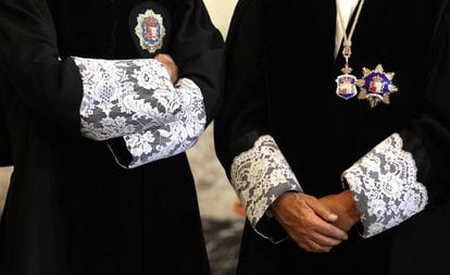 Togas y puñetas de varios magistrados en el acto de apertura del Año Judicial, celebrado en la sede del Tribunal Supremo, Madrid.