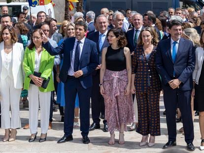 La presidenta de la Comunidad de Madrid, Isabel Díaz Ayuso, en Valencia, el día de la toma de posesión de Carlos Mazón como presidente de la Generalitat.