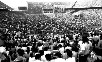 El estadio de fútbol del Atlético de Madrid presentaba ayer este aspecto una hora antes de que comenzase el concierto. Al fondo, el escenario.