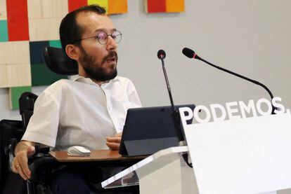 El secretario de Organizaci&oacute;n de Podemos, Pablo Echenique, en rueda de prensa.