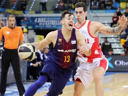 Heurtel, con el balón, ante Vildoza.