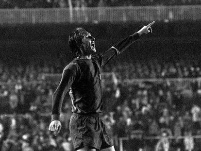Cruyff, en un Reial Madrid-Barça el 1976.