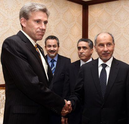 El embajador estadounidense en Libia, Christopher Stevens (a la izquierda).