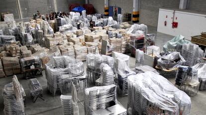 Depósito de muebles y enseres en el Almacén de la Villa, donde el Ayuntamiento guarda sus bienes, además de objetos obtenidos por embargos.