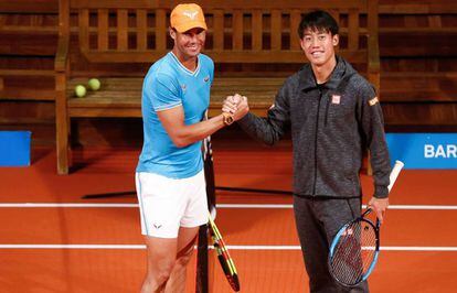 Rafa Nadal (i) y Kei Nishikori, este lunes en Barcelona.