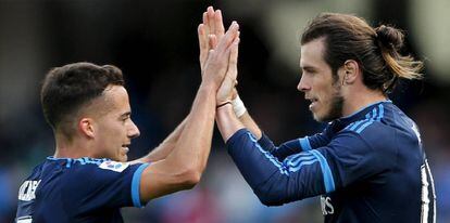 Lucas Vázquez i Bale celebren el gol a la Reial Societat.