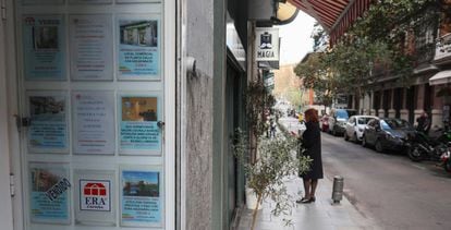 Escaparate de una agencia inmobiliaria en Madrid.