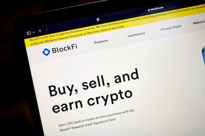 Sitio web de la plataforma de criptodivisas BlockFi, con un aviso de que no estaba operando con normalidad.
