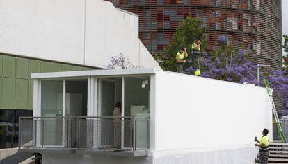 Exposición del Ayuntamiento de Barcelona de pisos piloto construidos en contenedores.