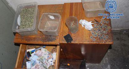 Material incautado en el domicilio que los detenidos usaban para la venta.
