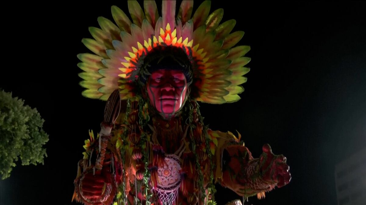 La crisis de los indígenas yanomami se hace presente en el Carnaval de Río de Janeiro 2024