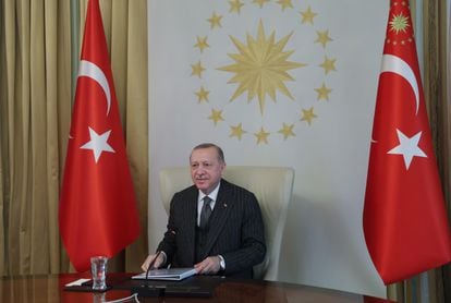 El presidente turco, Recep Tayyip Erdogan, en una videoconferencia este viernes con la presidenta de la Comisión Europea, Ursula von der Leyen.