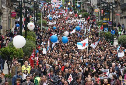 La movilización de la CIG en Vigo contó con la participación del secretario xeral, Suso Seixo, quien criticó que las políticas económicas del Ejecutivo llevan a "continuar en recesión", a que siga destruyéndose empleo y tejido económico y a que no haya "perspectivas de recuperación de la economía"