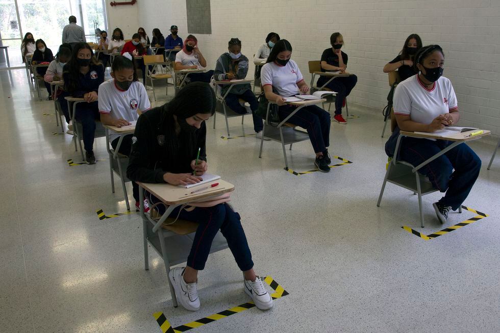 Pruebas PISA: Colombia Cae En Matemáticas, Lectura Y Ciencia | EL PAÍS ...