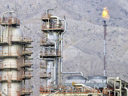 Repsol invertirá 740 millones junto a Sonatrach para construir una planta de extracción de hidrocarburos