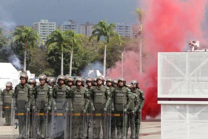 Un grupo de militares venezolanos durante un simulacro de disturbios en Caracas.