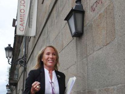 Marina Castaño, camino a la Fundación Camilo José Cela, situada en Padrón (A Coruña), en 2010.