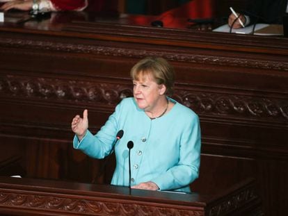 Angela Merkel durante su intervenci&oacute;n en el Parlamento de T&uacute;nez