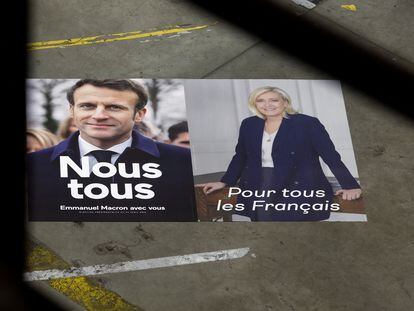 Carteles de campaña de Macron y de Marine Le Pen colocados a las afueras de París.