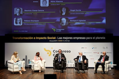 La presidenta de Ceapi, Núria Vilanova; Rebeca Grynspan; Mauricio Claver-Carone; Enrique V. Iglesias, y el secretario general de la OCDE, Angel Gurría, este lunes en Madrid.