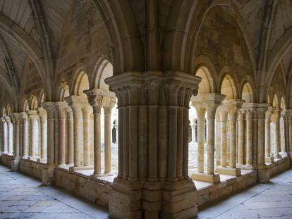 Vista del claustro bajo del monasterio de Santa María la Real, en Aguilar de Campoo, Palencia.