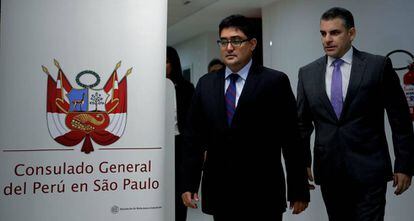 El procurador Jorge Ramírez y el fiscal Rafael Vela, este viernes en São Paulo.