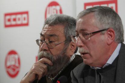 Méndez, izquierda, y Toxo durante la rueda de prensa donde han convocado movilizaciones contra la neuva ley